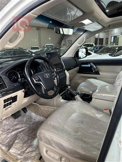 تۆیۆتا لاند کروزەر